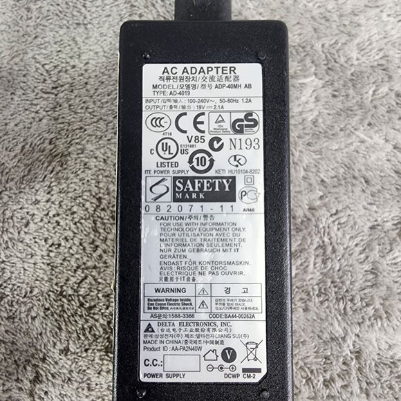 AC Adapter 19V 2.1A Model ADP-40MH AB - Picture 4 of 5